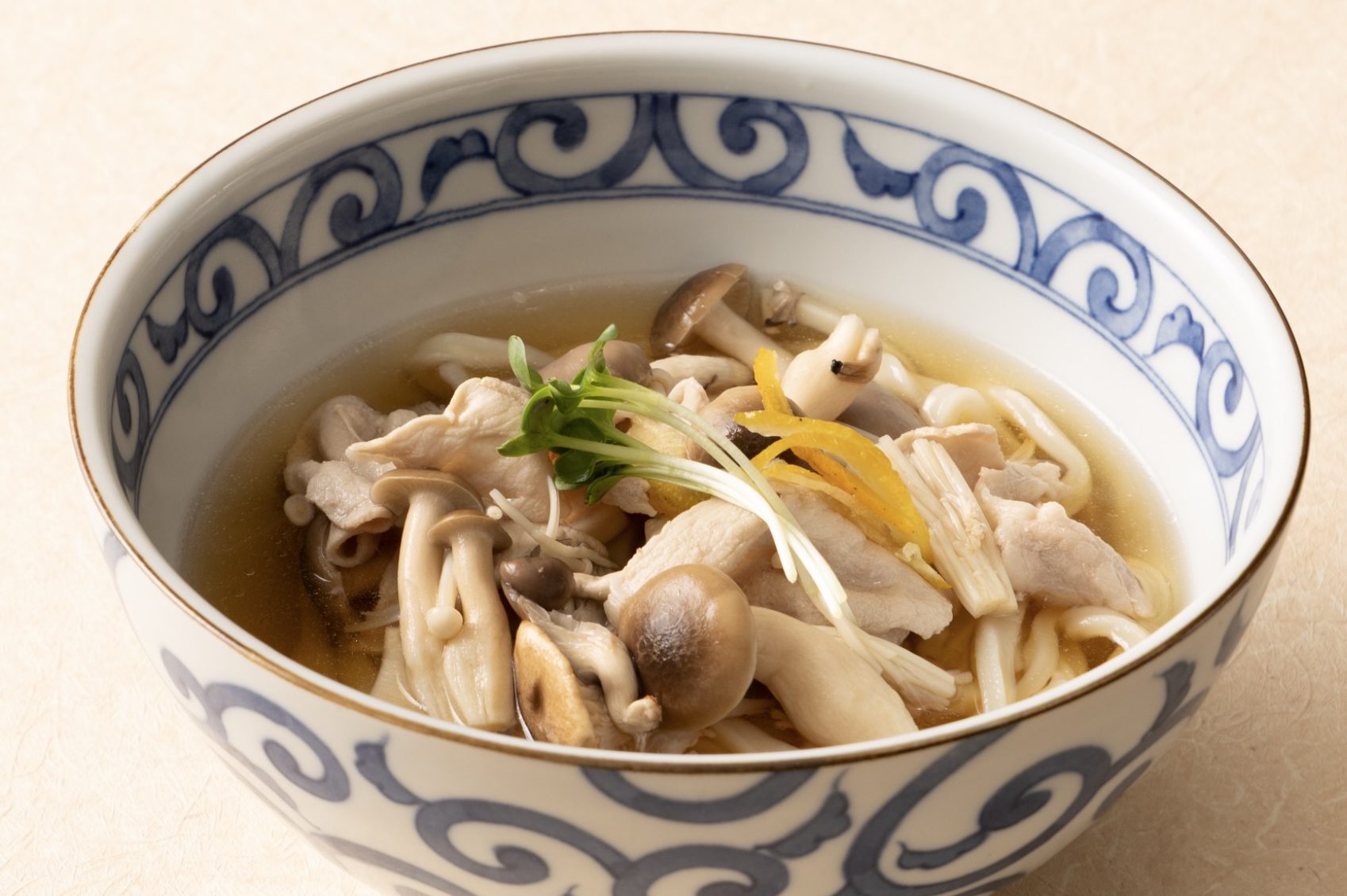 【季節のおすすめ】秋の味覚を楽しむ一杯 ― 肉きのこうどん